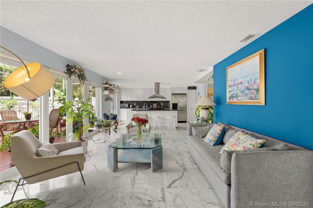 Recently Sold: $2,499,000 (3 beds, 3 baths, 2744 Square Feet)