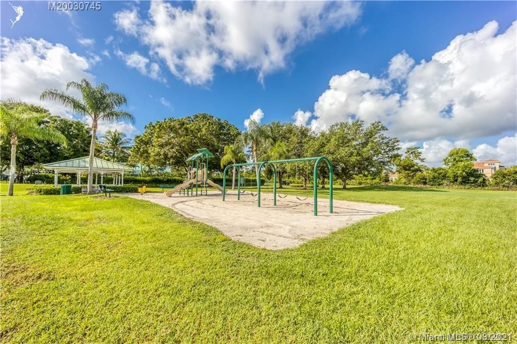 Recently Sold: $750,000 (4 beds, 3 baths, 3066 Square Feet)