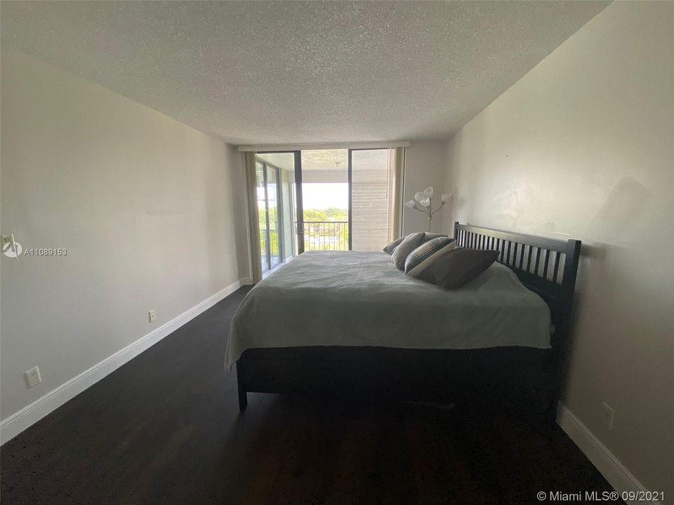 Recently Rented: $1,550 (1 beds, 2 baths, 1017 Square Feet)