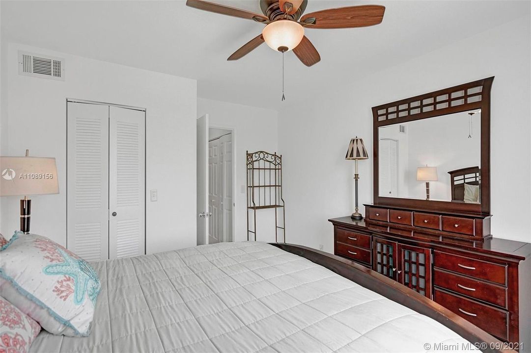 Recently Sold: $300,000 (2 beds, 2 baths, 1105 Square Feet)