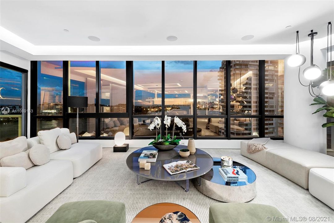 Recently Sold: $8,975,000 (4 beds, 4 baths, 2792 Square Feet)