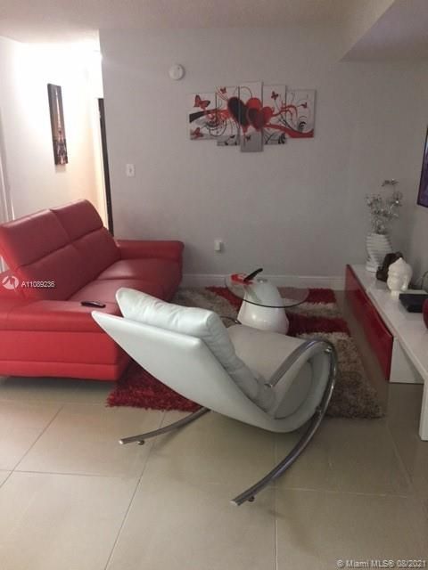 Recently Rented: $1,800 (2 beds, 2 baths, 982 Square Feet)