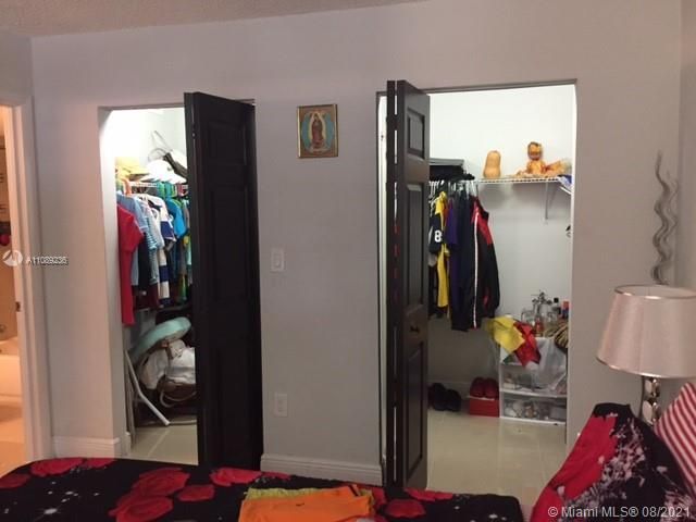 Recently Rented: $1,800 (2 beds, 2 baths, 982 Square Feet)