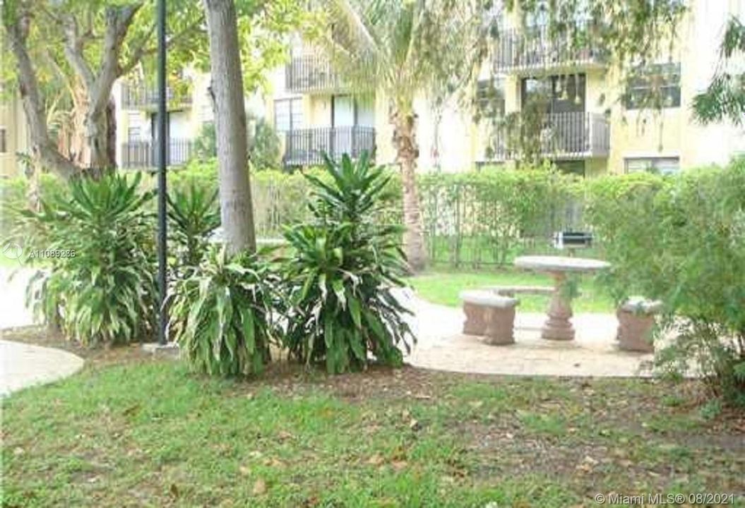 Recently Rented: $1,800 (2 beds, 2 baths, 982 Square Feet)