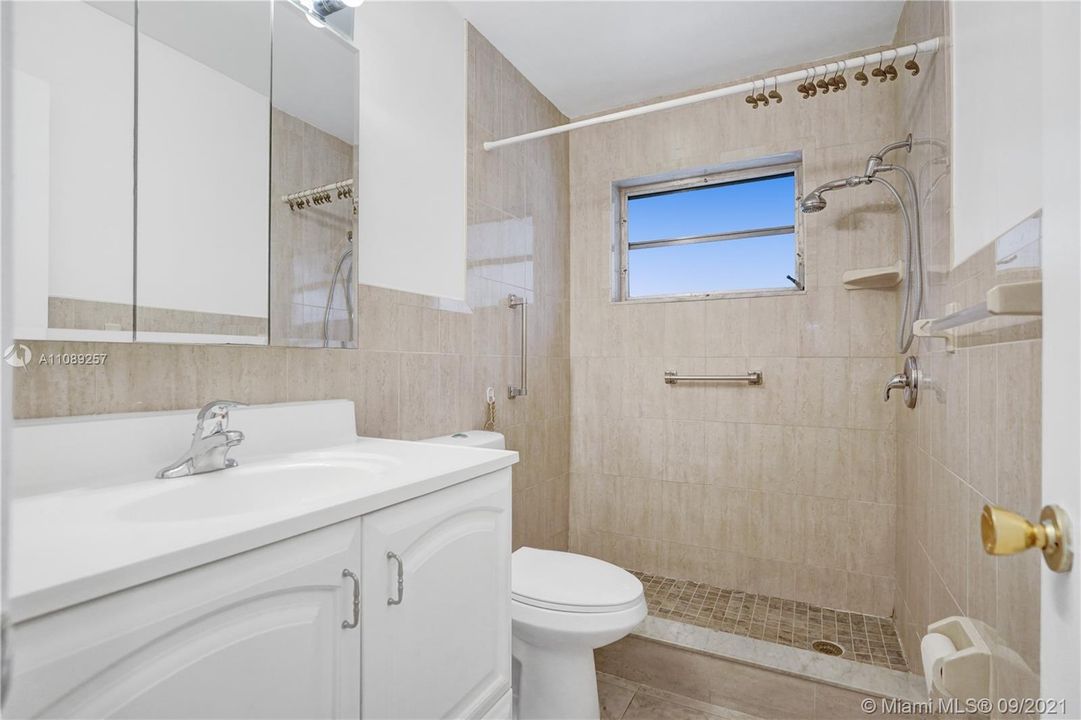 最近售出: $124,900 (1 贝兹, 1 浴室, 580 平方英尺)