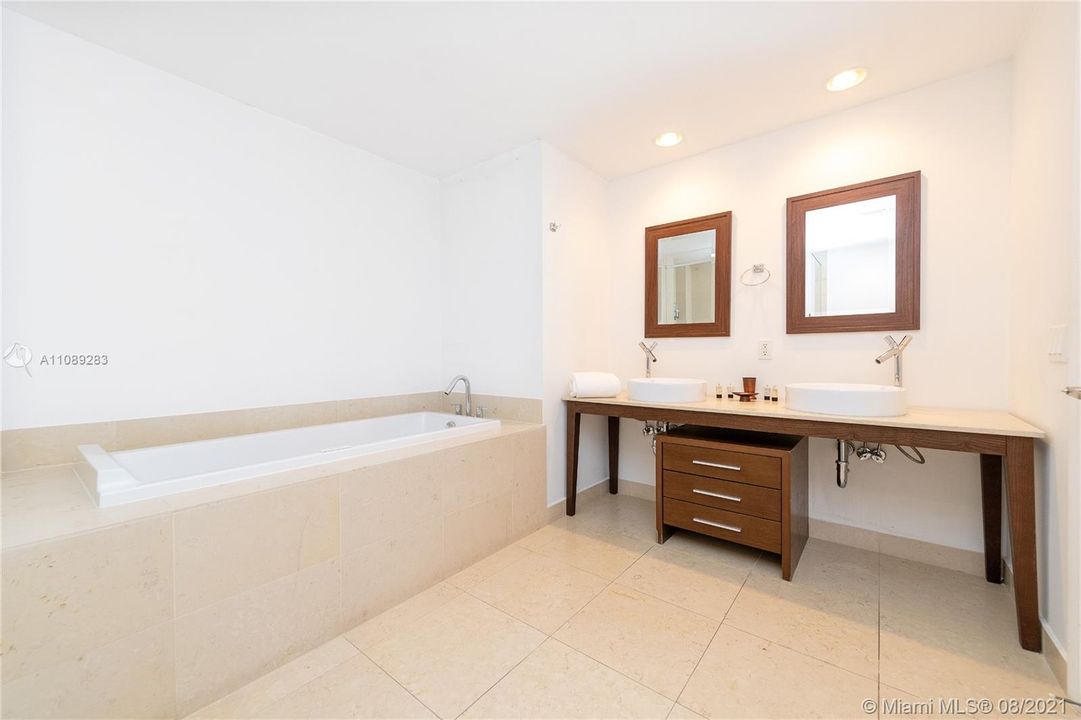 Недавно продано: $780,000 (2 спален, 2 ванн, 1286 Квадратных фут)