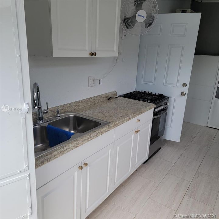 Recently Rented: $1,000 (1 beds, 1 baths, 1316 Square Feet)