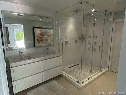 最近售出: $775,900 (3 贝兹, 2 浴室, 2122 平方英尺)
