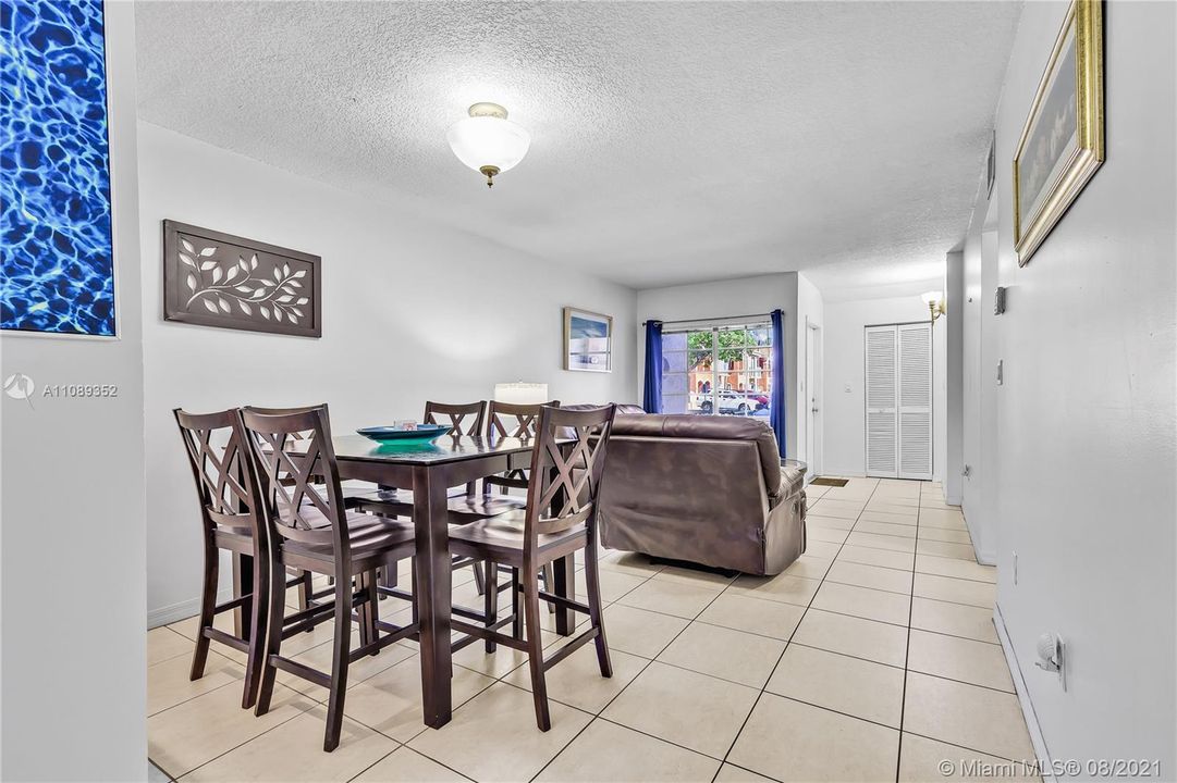 Recently Sold: $220,000 (2 beds, 2 baths, 904 Square Feet)