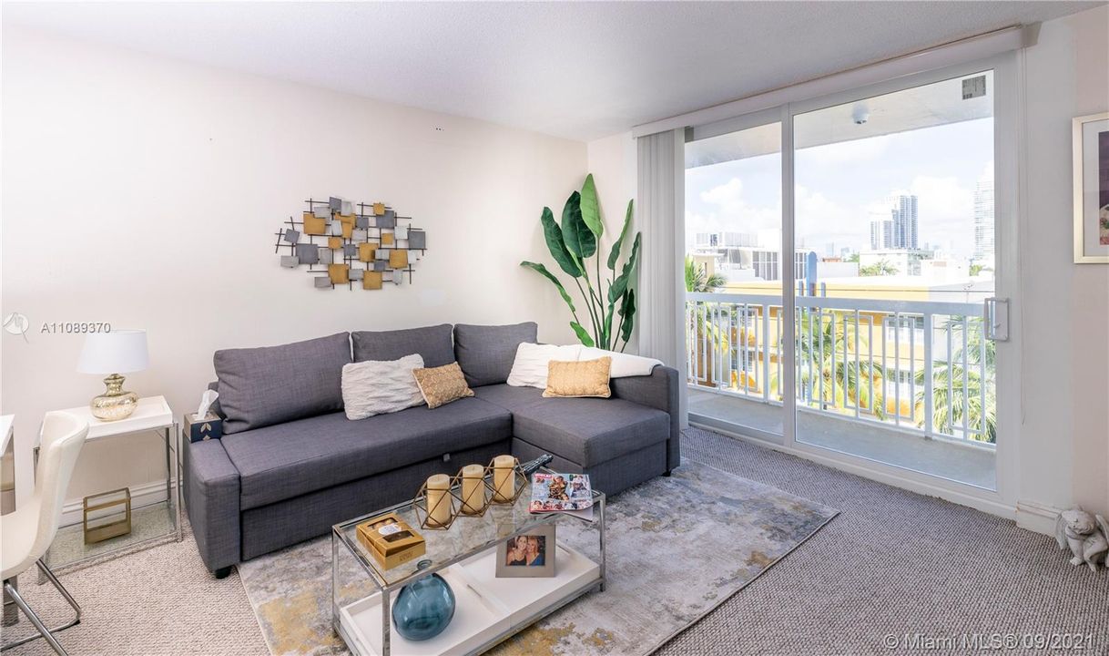 Recently Sold: $315,000 (1 beds, 1 baths, 667 Square Feet)