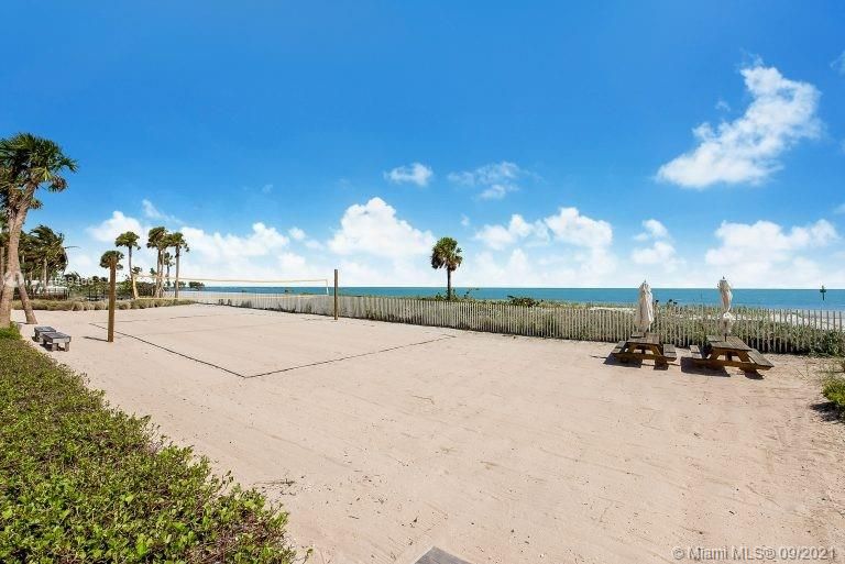Recently Sold: $8,900,000 (4 beds, 4 baths, 3600 Square Feet)