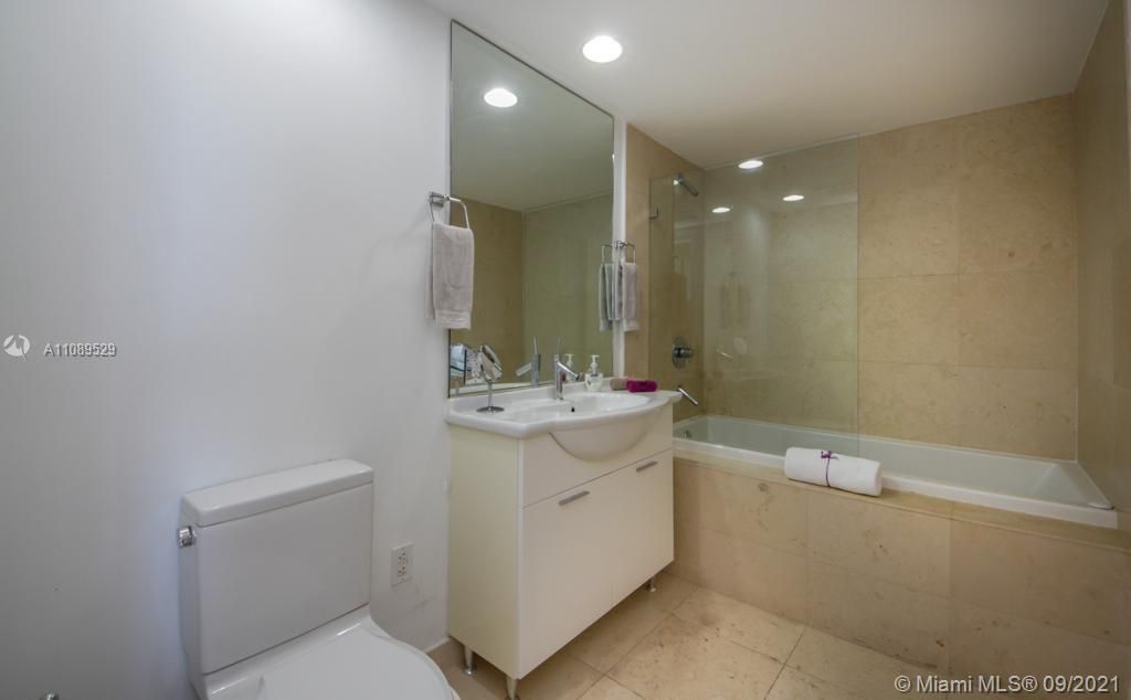 Recently Sold: $550,000 (1 beds, 1 baths, 876 Square Feet)