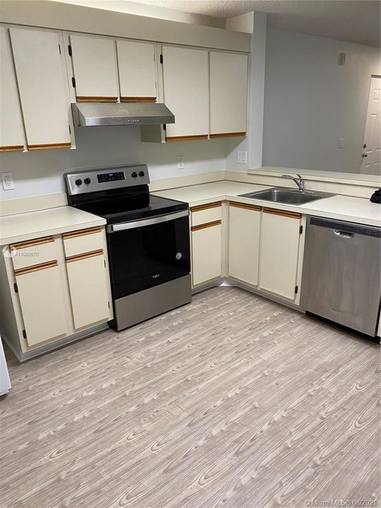 Recently Rented: $1,450 (1 beds, 1 baths, 784 Square Feet)