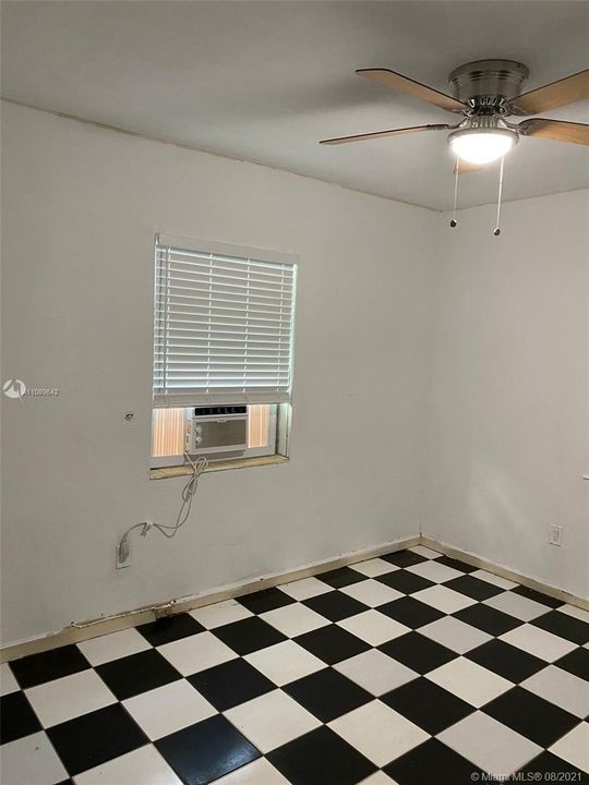 Recently Rented: $1,400 (2 beds, 1 baths, 800 Square Feet)