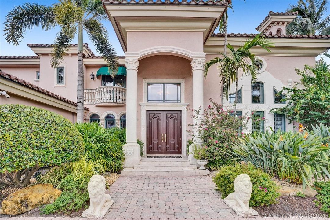Recently Sold: $4,999,999 (6 beds, 6 baths, 5176 Square Feet)