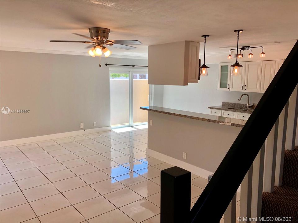 Recently Rented: $2,175 (2 beds, 1 baths, 1034 Square Feet)