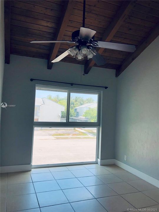 Recently Rented: $2,175 (2 beds, 1 baths, 1034 Square Feet)