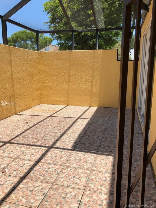 Recently Rented: $2,175 (2 beds, 1 baths, 1034 Square Feet)