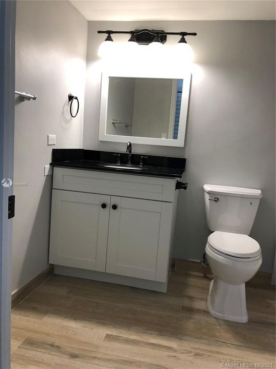 Recently Rented: $2,175 (2 beds, 1 baths, 1034 Square Feet)