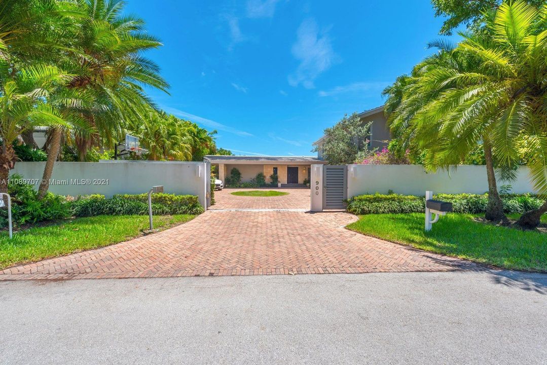 Recently Sold: $14,250,000 (6 beds, 6 baths, 6373 Square Feet)