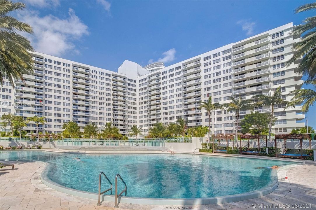 Recently Rented: $3,263 (2 beds, 2 baths, 1346 Square Feet)