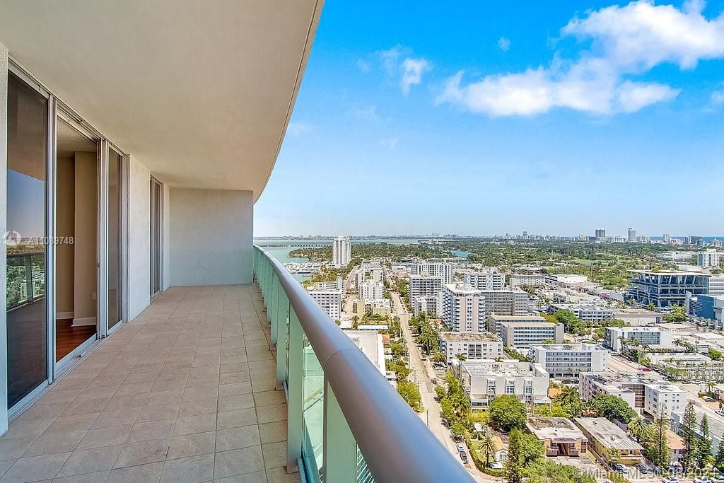 Recently Rented: $3,263 (2 beds, 2 baths, 1346 Square Feet)