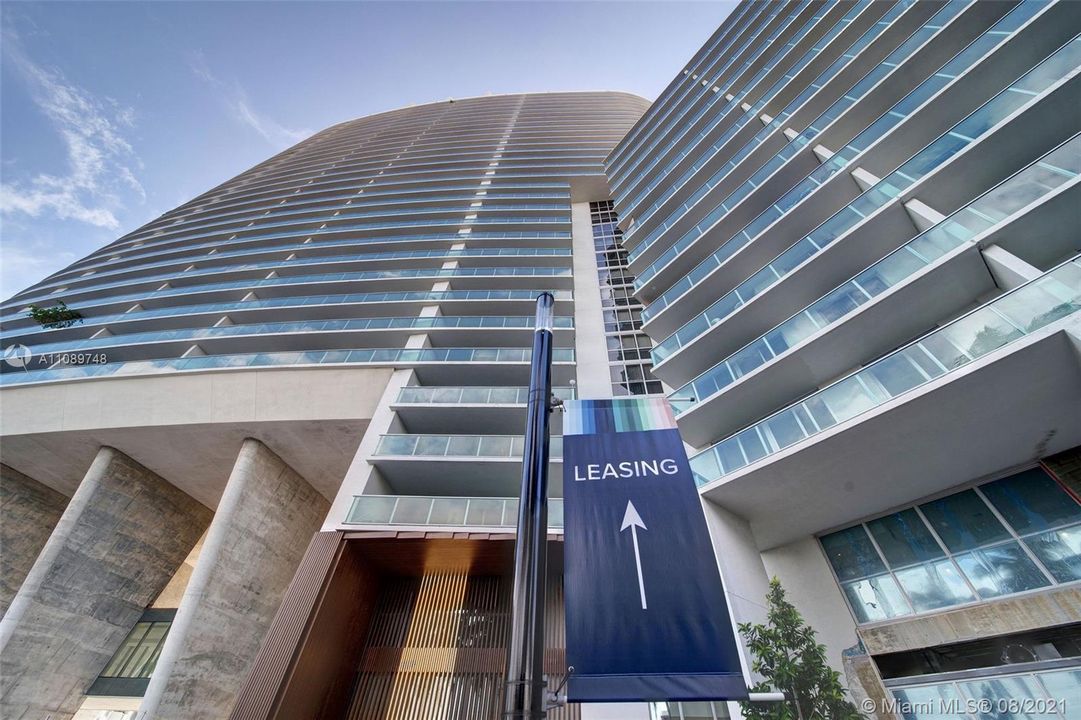 Recently Rented: $3,263 (2 beds, 2 baths, 1346 Square Feet)