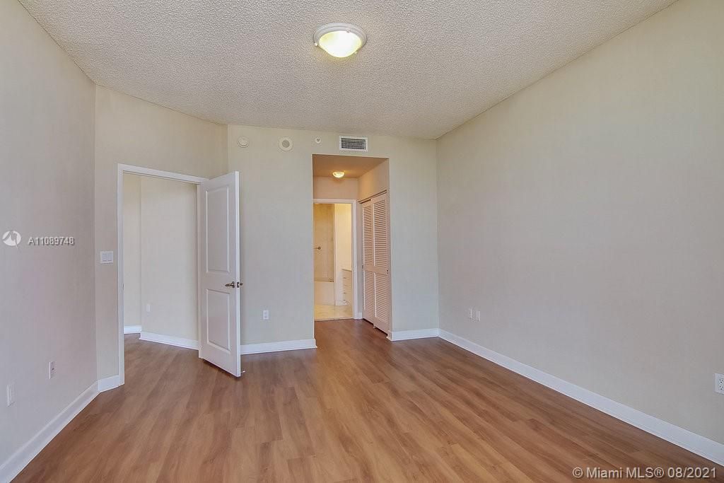 Recently Rented: $3,263 (2 beds, 2 baths, 1346 Square Feet)