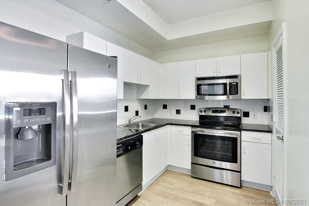 Recently Rented: $3,263 (2 beds, 2 baths, 1346 Square Feet)