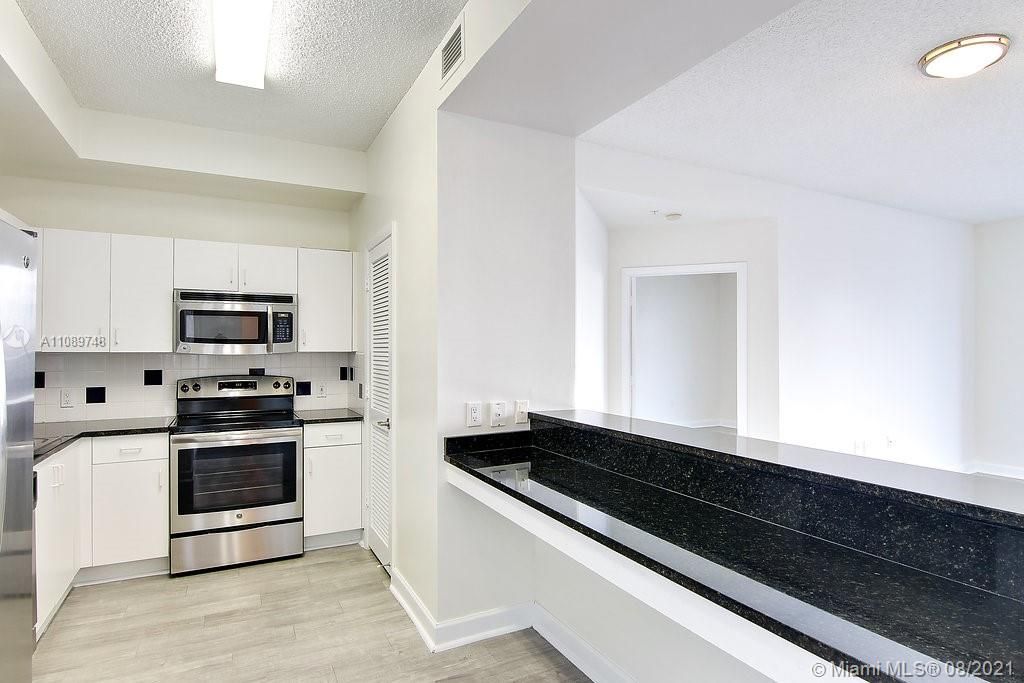 Recently Rented: $3,263 (2 beds, 2 baths, 1346 Square Feet)