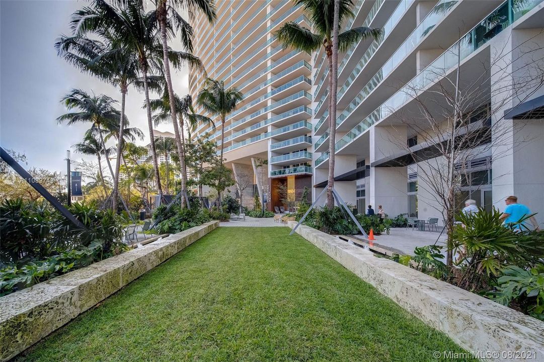 Recently Rented: $3,263 (2 beds, 2 baths, 1346 Square Feet)