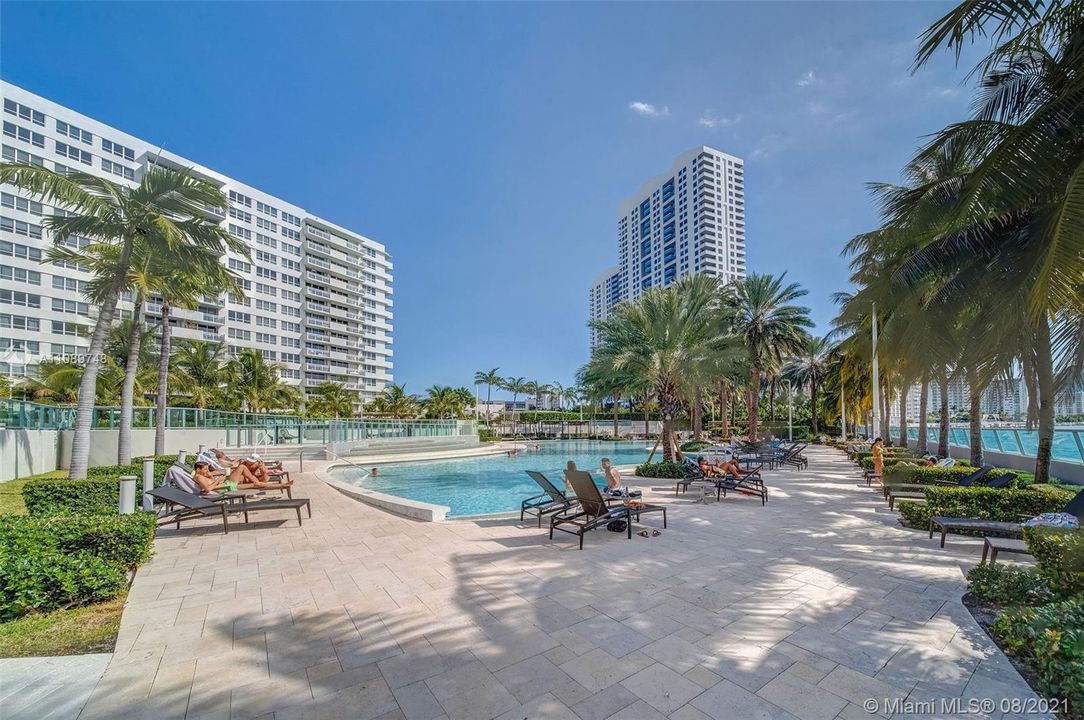 Recently Rented: $3,263 (2 beds, 2 baths, 1346 Square Feet)