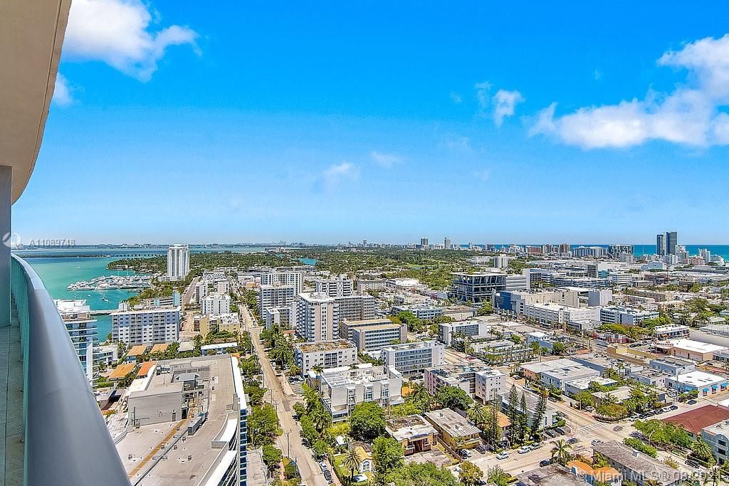 Recently Rented: $3,263 (2 beds, 2 baths, 1346 Square Feet)