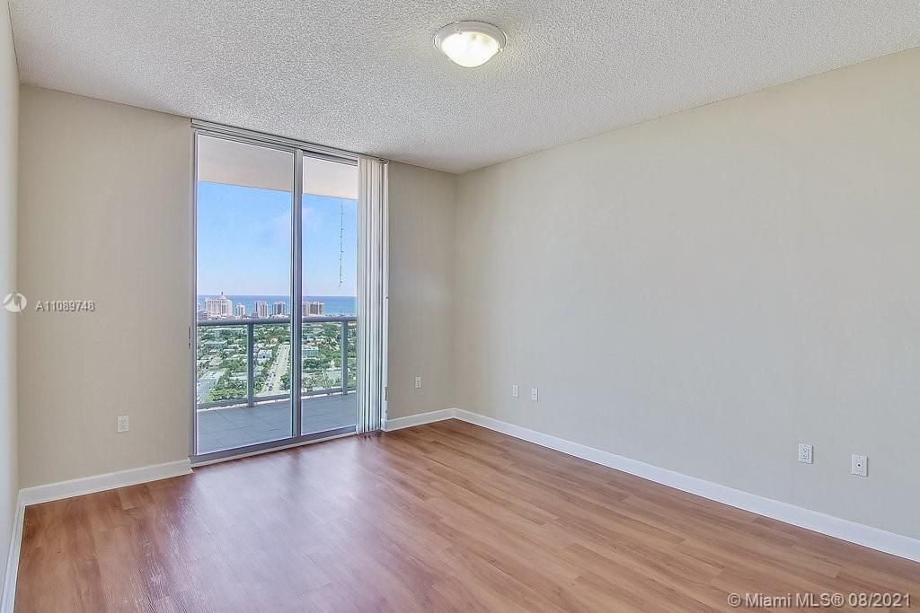 Recently Rented: $3,263 (2 beds, 2 baths, 1346 Square Feet)