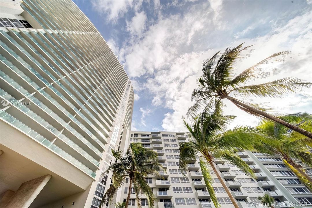 Recently Rented: $3,263 (2 beds, 2 baths, 1346 Square Feet)