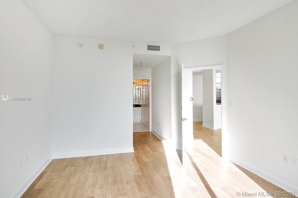 Recently Rented: $3,263 (2 beds, 2 baths, 1346 Square Feet)