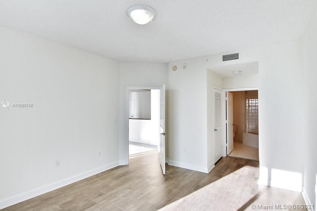 Recently Rented: $3,263 (2 beds, 2 baths, 1346 Square Feet)