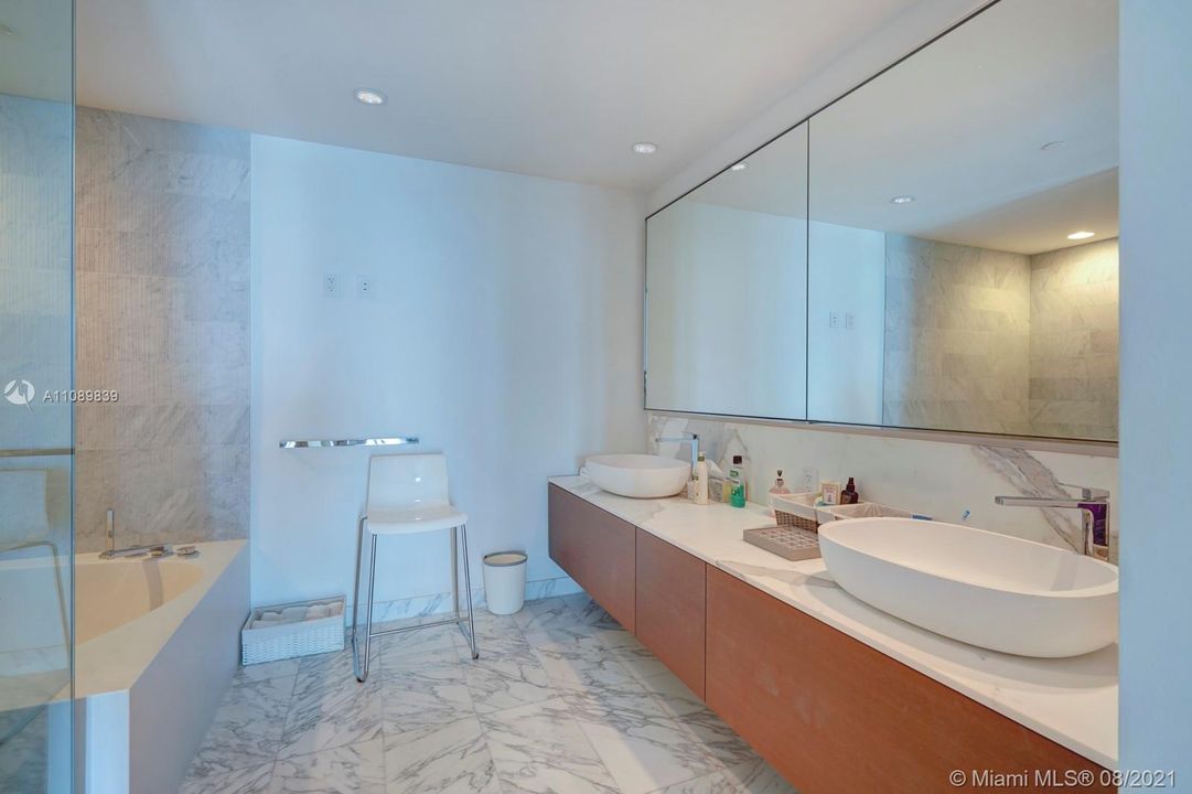 Недавно арендовано: $17,000 (2 спален, 2 ванн, 1704 Квадратных фут)