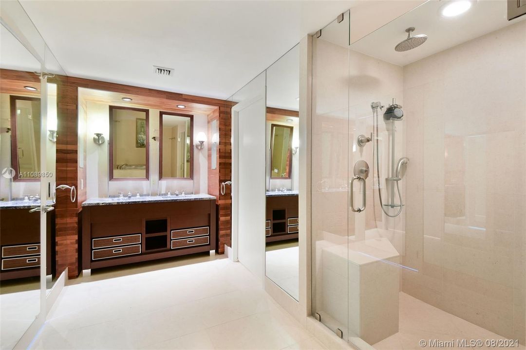 最近售出: $2,750,000 (3 贝兹, 2 浴室, 2150 平方英尺)
