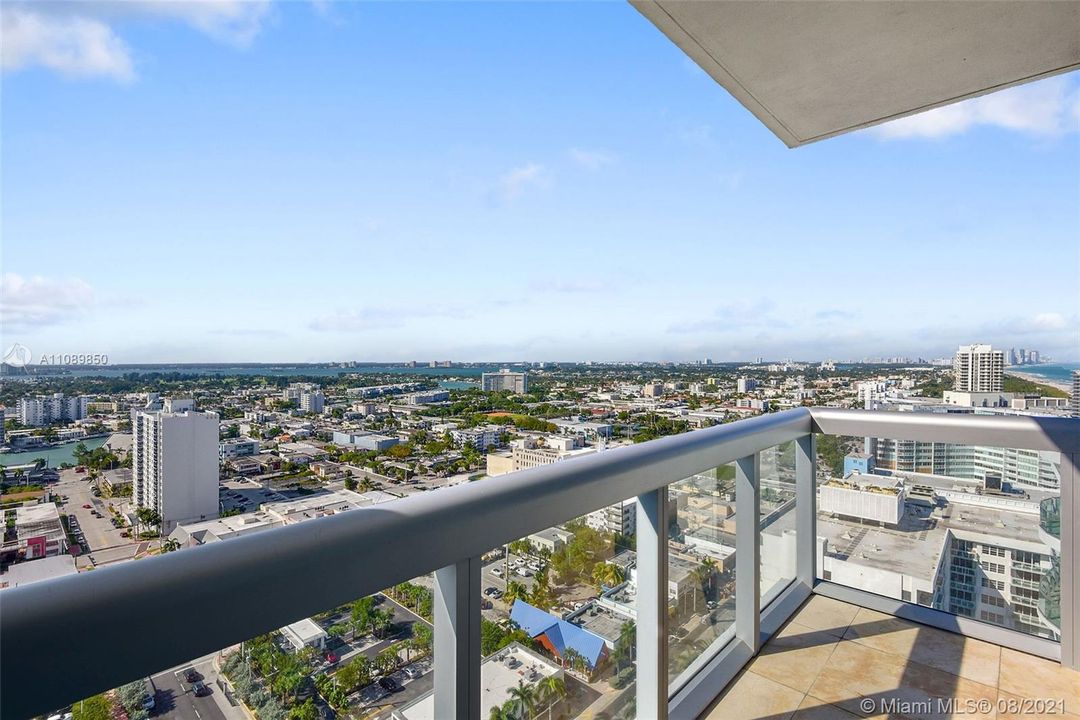 Recently Sold: $2,750,000 (3 beds, 2 baths, 2150 Square Feet)