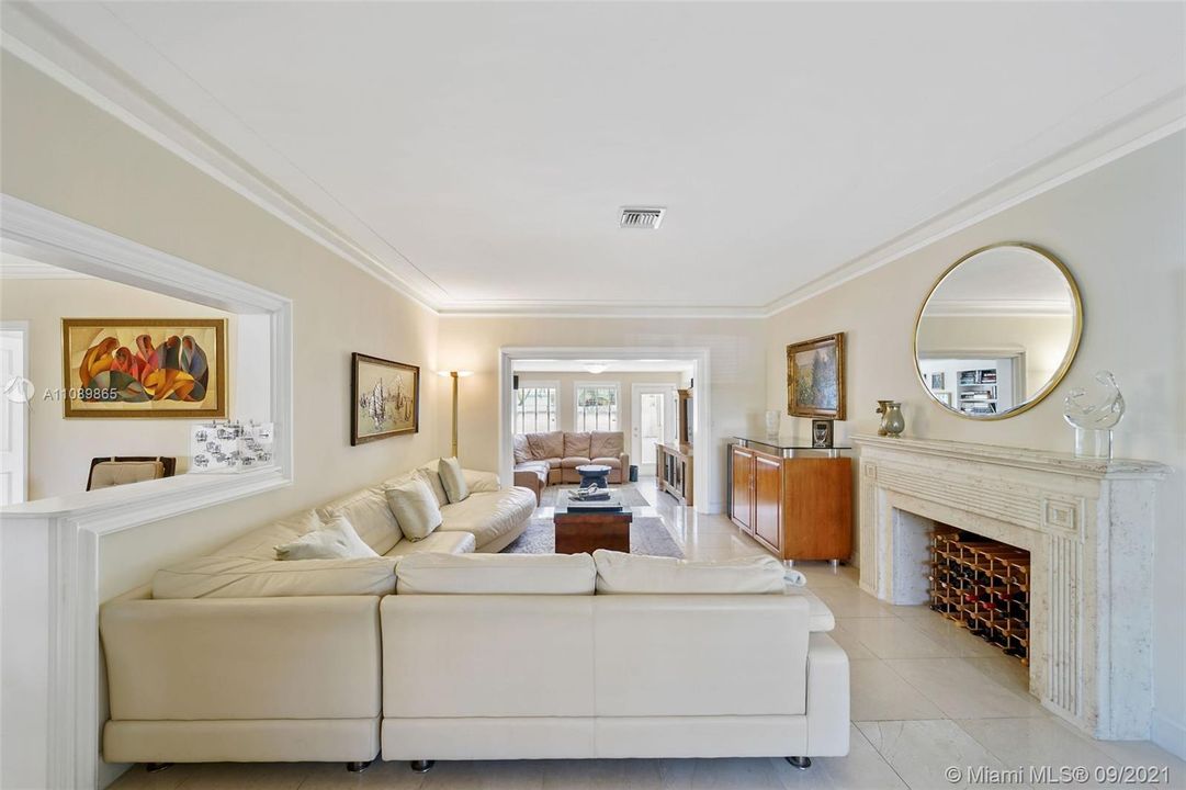 Recently Sold: $1,975,000 (3 beds, 3 baths, 1928 Square Feet)