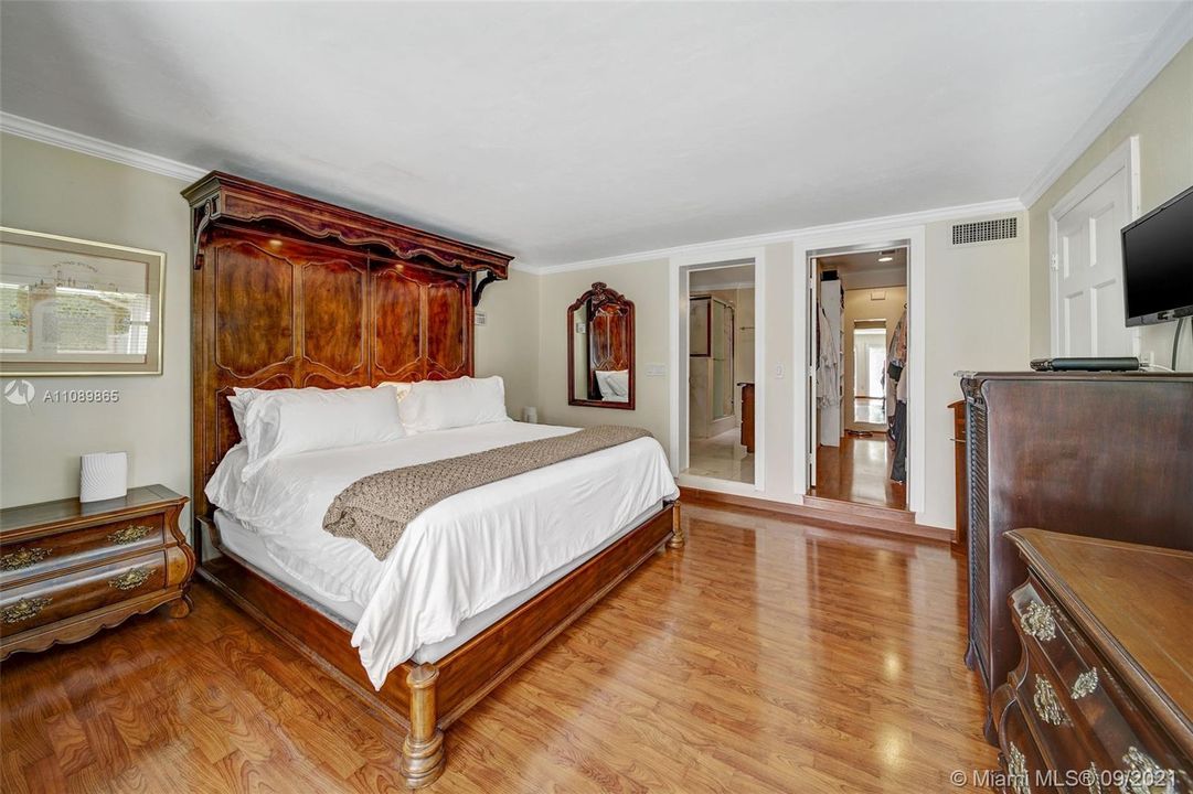 Vendido Recientemente: $1,975,000 (3 camas, 3 baños, 1928 Pies cuadrados)