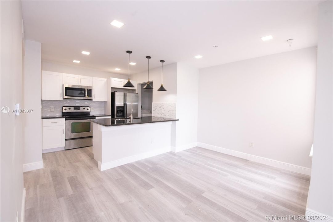 Recently Rented: $1,850 (1 beds, 1 baths, 756 Square Feet)