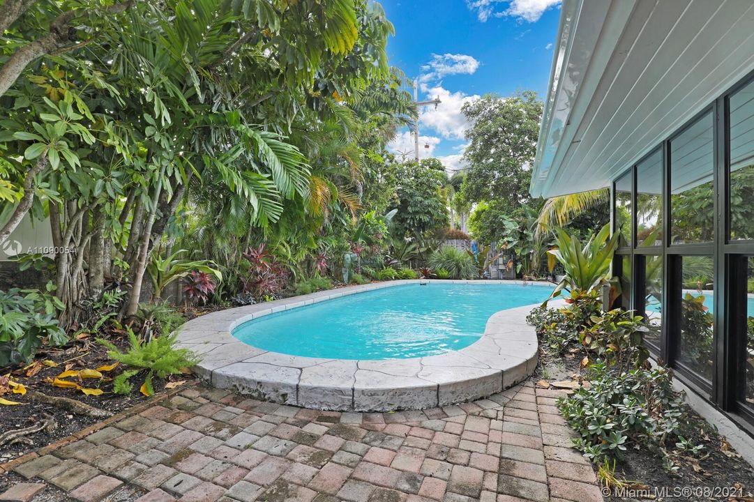 Recently Sold: $1,079,000 (3 beds, 2 baths, 1726 Square Feet)