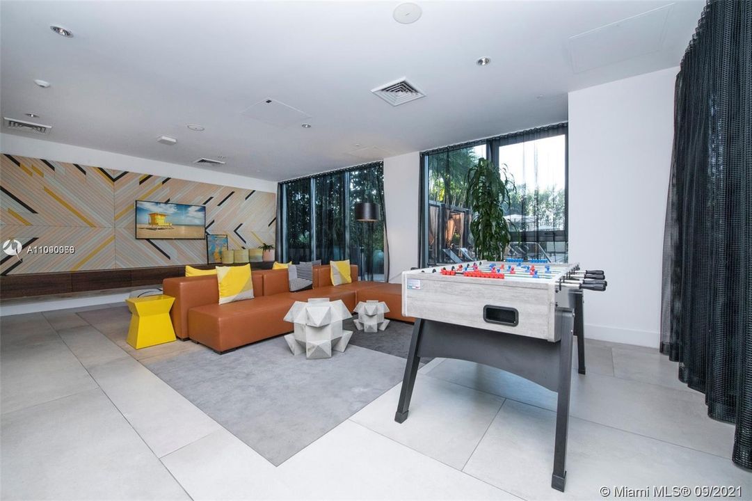 Recently Sold: $619,000 (2 beds, 2 baths, 1095 Square Feet)