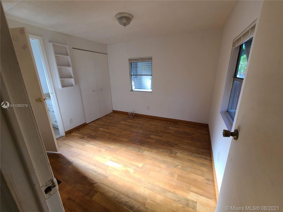 Recently Rented: $1,400 (2 beds, 1 baths, 775 Square Feet)