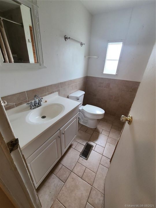 Recently Rented: $1,400 (2 beds, 1 baths, 775 Square Feet)