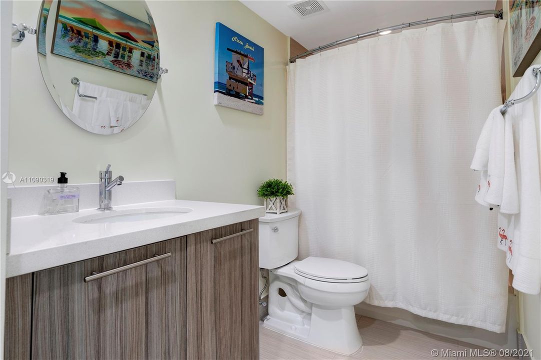 最近售出: $650,000 (2 贝兹, 2 浴室, 942 平方英尺)
