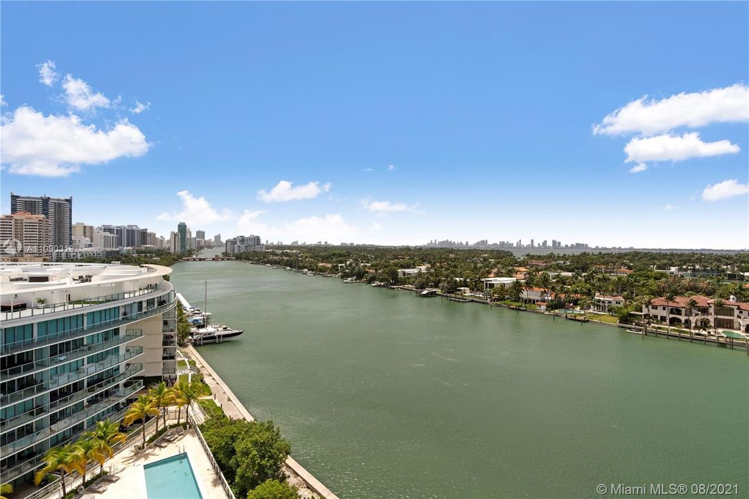 Recently Sold: $650,000 (2 beds, 2 baths, 942 Square Feet)