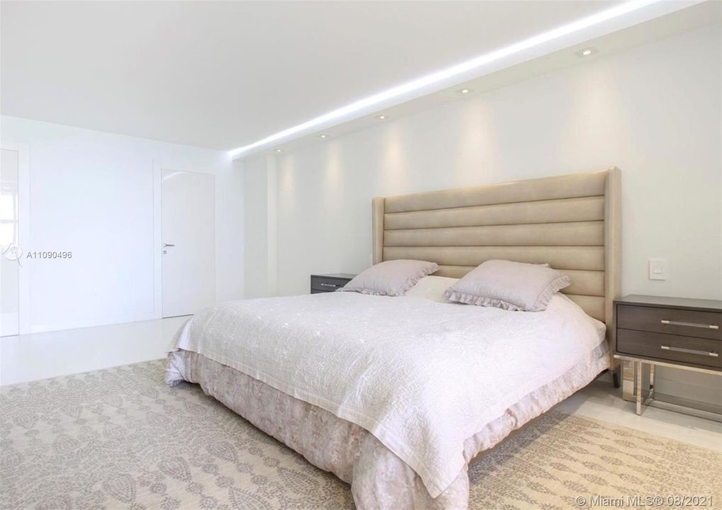 Recently Sold: $1,299,000 (2 beds, 2 baths, 1688 Square Feet)